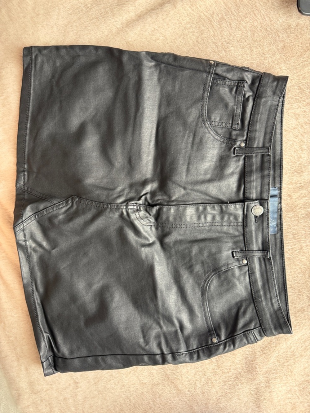 Black Faux Leather Mini Skirt - Sleek High-Waist Style